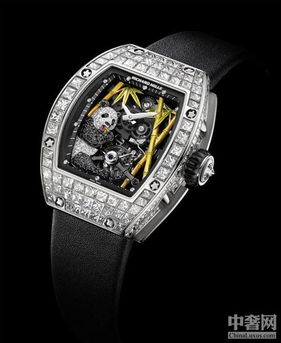 黄仁勋巴宝莉黑T风潮，手表价值超800万！