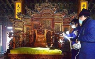 陈奕迅故宫偶遇漫步，神秘背影引热议