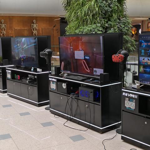 《美女环绕！《完蛋！我被美女包围了！2》Steam好评如潮》