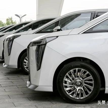 问界M8智驾老司机秀：揭秘人性操控大揭秘！