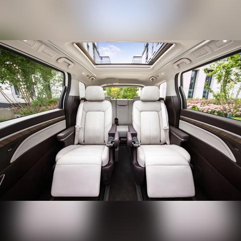 问界M8智驾老司机秀：揭秘人性操控大揭秘！