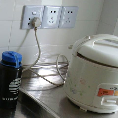 《女星微波炉煮蛋意外！眼球险炸裂惊魂瞬间》