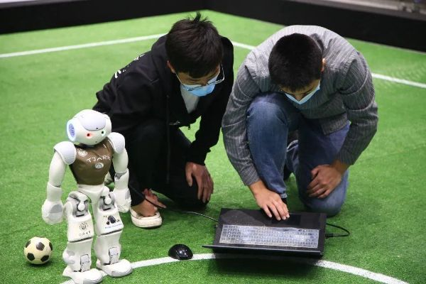 机器人足球世界杯中国战队创辉煌：双冠王荣耀时刻！