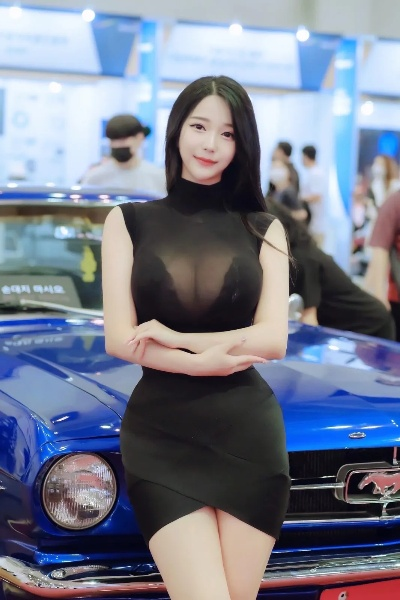 《剑星尹雪花户外写真，绝美风采抢先看》