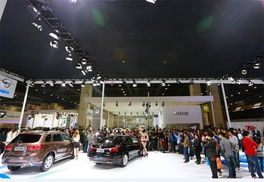 《理想i8热爆现场！人气爆棚，排队看车盛况》