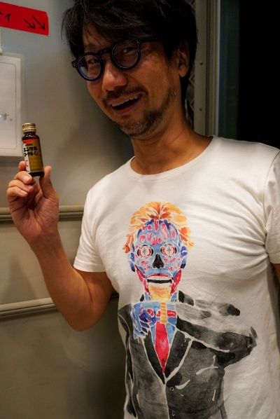 《揭秘！小高T恤亮点之谜，非小岛秀夫本人》