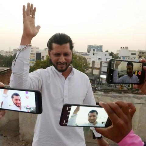 微信新功能！喊“over over”自动发消息，轻松实现！