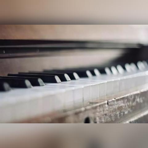 钢琴短视频新境界：弹奏瞬间，画面质变！