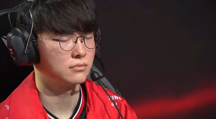 宙斯力挺T1！Faker公开道歉，电竞圈风云再起