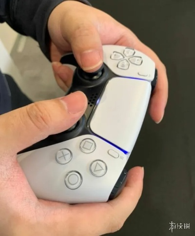PS5手柄新升级：一柄多控，畅玩多设备！