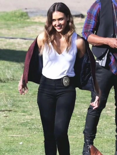 杰西卡·阿尔芭恋情曝光：与丹尼·拉米雷斯甜蜜约会瞬间