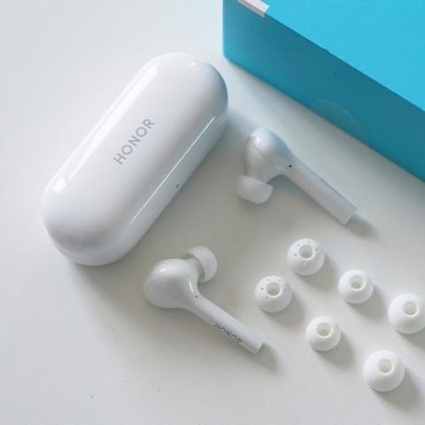 小米汽车8月权益大升级：YU7零重力座椅惊喜取消！