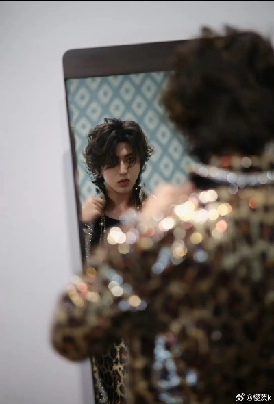 蔡徐坤8月8日新歌预告：惊艳造型大片首曝！