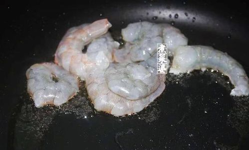 男子揭秘冻鸭肠变鲜鸭肠全过程，市监介入引关注