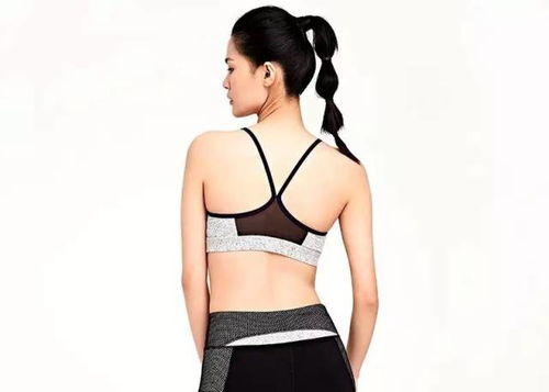 《神秘潮流！年轻女性不穿内衣瘦腿秘术大揭秘》