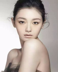 《神秘潮流！年轻女性不穿内衣瘦腿秘术大揭秘》