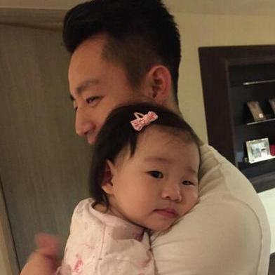 《大S伦敦纪念长椅：粉丝众筹见证偶像足迹》