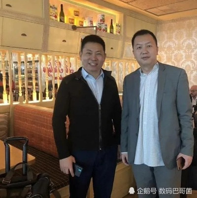 华为大佬余承东商场偶遇，好利来小蛋糕成亮点！