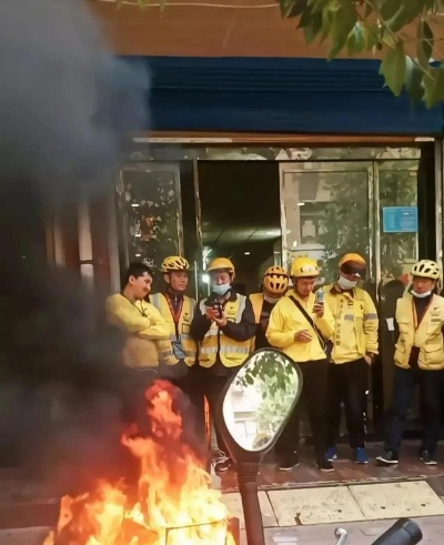 传奇外卖骑手五闯火场！成都世运会火炬传递惊心动魄瞬间