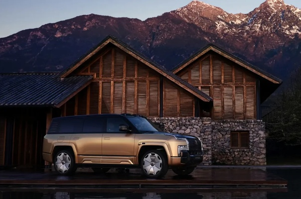 比亚迪仰望U8L鼎世版预售倒计时：尊享黄金车标荣耀