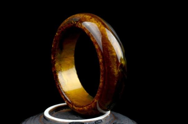 《渊虚之羽寻海柳手镯：独家获取攻略揭秘》