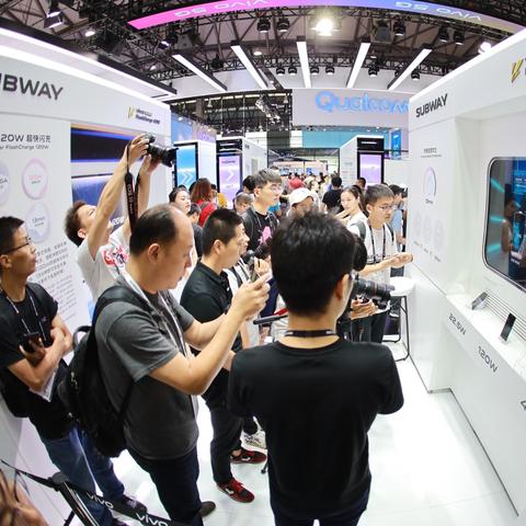 iQOO展台：畅玩不止，尽享购物狂欢盛宴