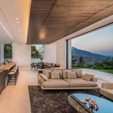 《空洞骑士》低价引争议：同类型游戏定价之谜