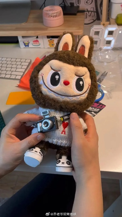 《Labubu与AK同款，95后研究生烧饼创意爆火40万粉》