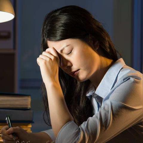 《通宵游戏少年倒地！揭秘熬夜对心脏的致命影响》