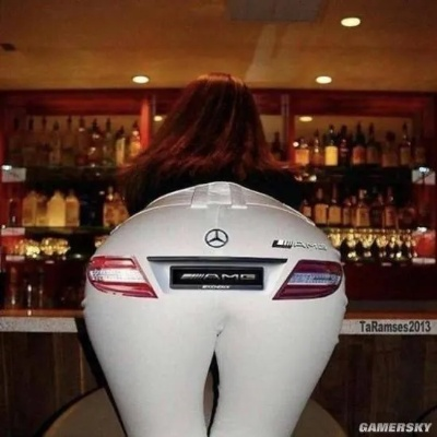 女骑超长腿囧图：闻体香背后的秘密！