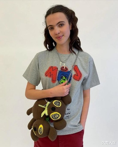 《悉尼妹牛仔裤引争议：白人至上标签真相揭秘》