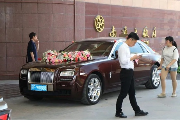 南通女子喜中88888车牌，贩子报价110万！车牌传奇再现！