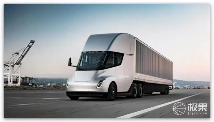 乘龙卡车挑战理想i8：8吨巨兽对决豪华电动神车，谁将胜出？