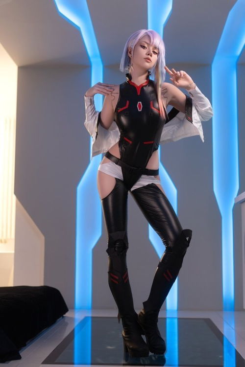 隐形女VS银影侠：身材对决，美式Coser谁更胜一筹？