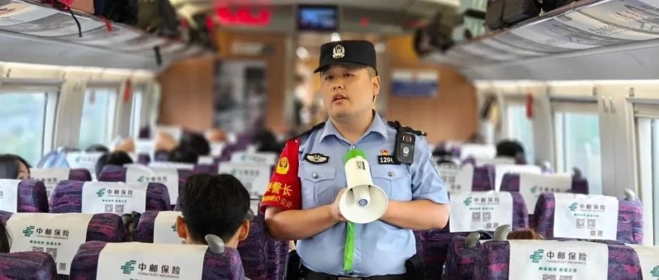 夏日乘警新招：吊带女乘客清凉提示卡，清凉一夏！