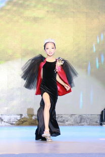 《剑星》体模申才恩绝美电梯照：视觉盛宴！