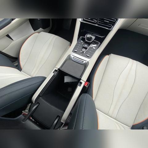 武汉地铁座椅设计揭秘：高跟鞋灵感，艺术气息满满