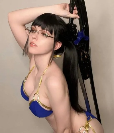 《剑星》COS女神再现！身材爆表，绝美仿伊芙惊艳全场