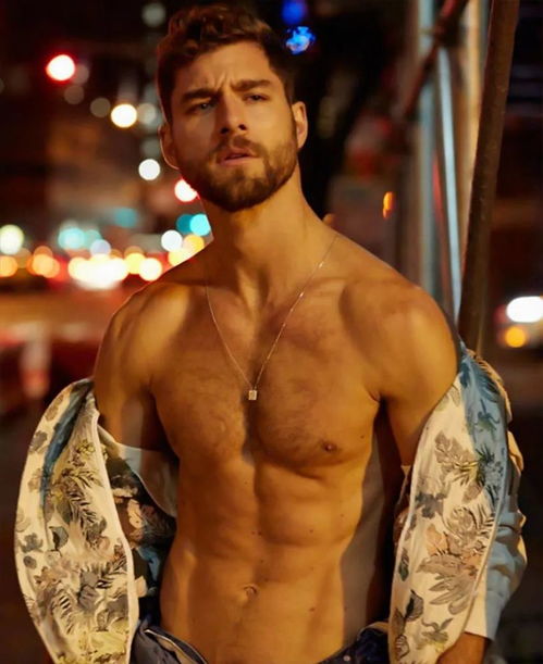 巨石强森再当美妆模特，芭比粉猛男风来袭