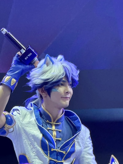 汪东城CJ展COS《英雄联盟》破败王：帅到掉渣！现场直击