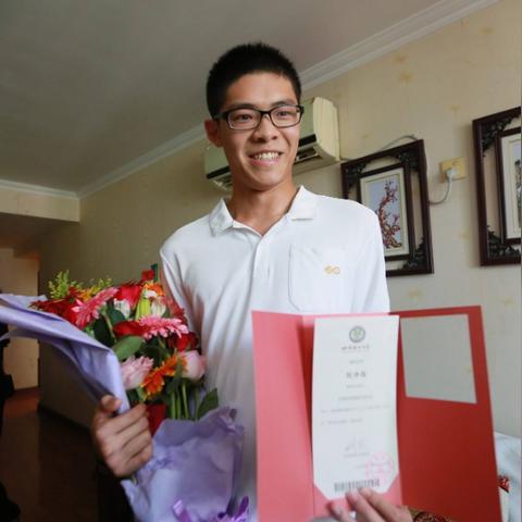 吉林农大录取通知书引热议：小鸡炖蘑菇入学餐，校方回应保障！