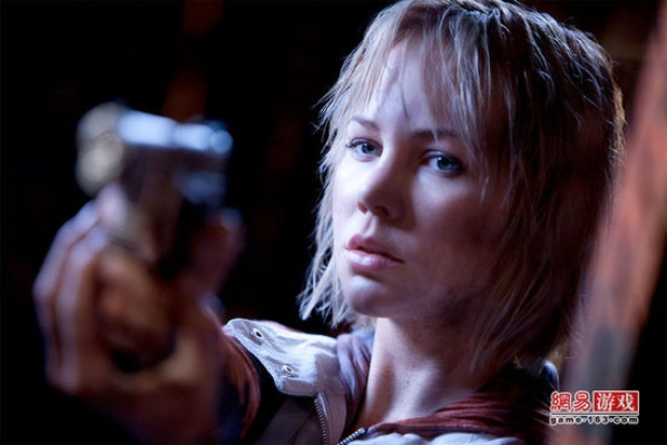 《寂静岭F》女主写真曝光：青春阳光萌翻玩家心