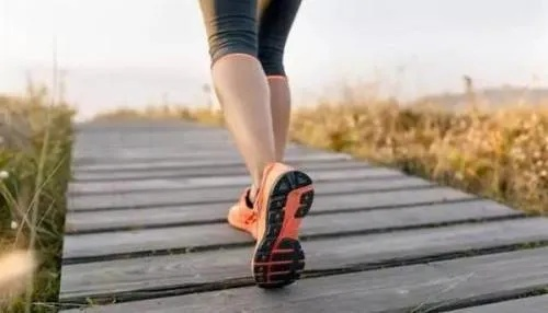 《15分钟快走，解锁长寿密码！死亡率降20%》