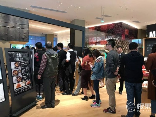 特斯拉餐厅开业12天风云：排队盛况与邻里争议揭秘