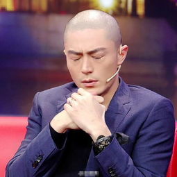 成龙喜提阿祖定制“Labubu”，梁家辉竟如此关注！