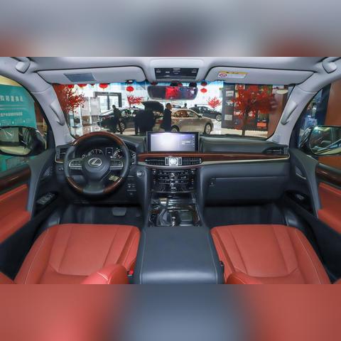 高速惊魂！雷克萨斯女车主爆胎弹出气帘，退车维权路在何方？