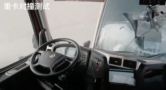 《理想i8碰撞乘龙卡车，安全测试揭秘！》
