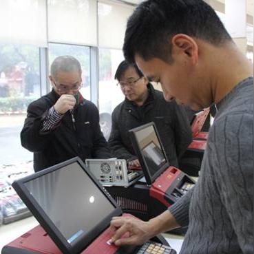 传奇飞行员父子坠机：曾驾F18、F14翱翔天际