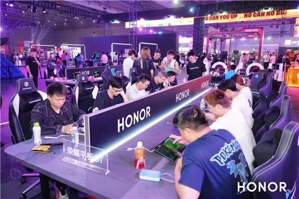 荣耀平板GT2 Pro亮相2025 ChinaJoy：揭秘未来平板新篇章