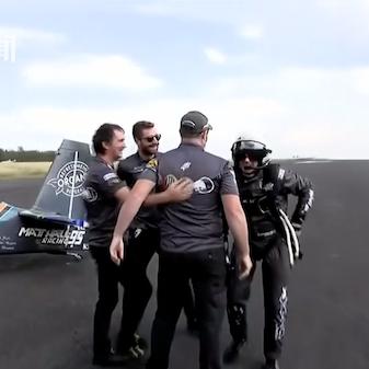 皮特主演《F1》票房狂飙5.4亿，力压《僵尸世界大战》！